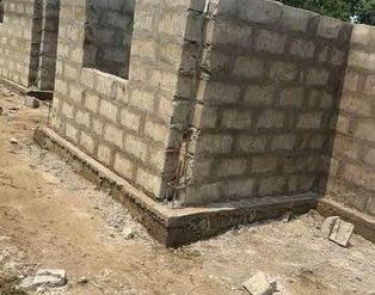 Double parcelle mise en vente avec une grande maison/☎️+243813138112