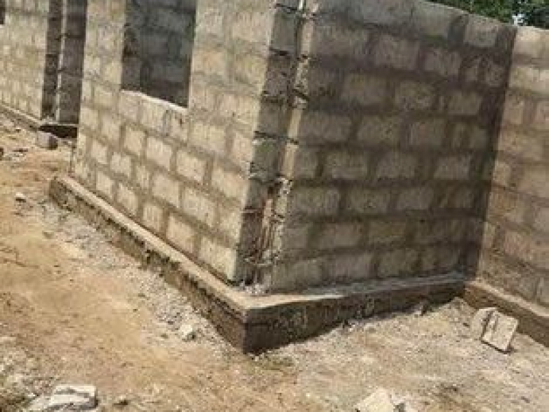 Double parcelle mise en vente avec une grande maison/☎️+243813138112