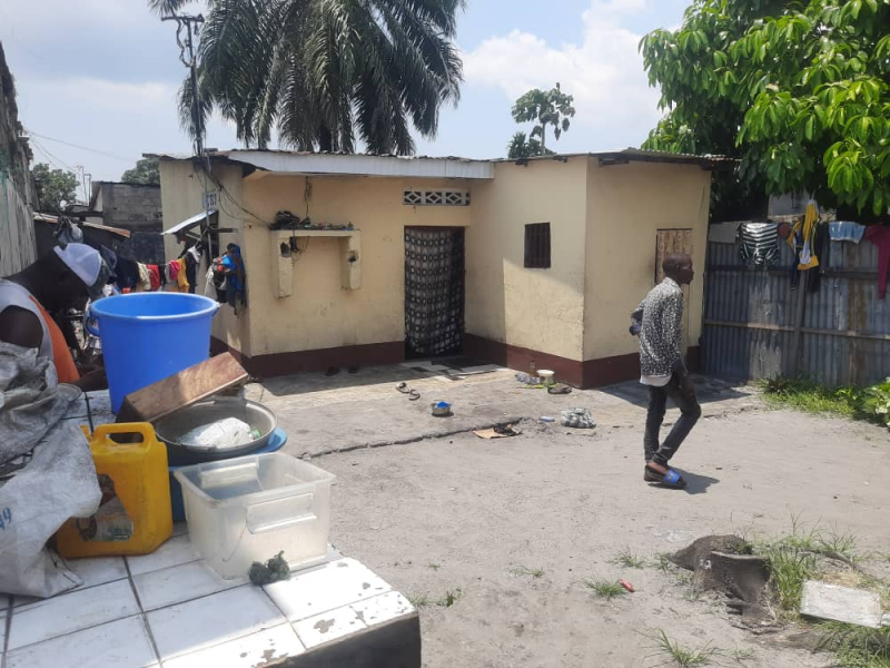 Parcelle à vendre pascal ferbois maison des deux chambres salon cuisine/☎️+243813138112