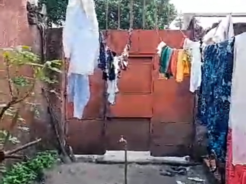 Vente parcelle avec des maisons à NDJILI Q13