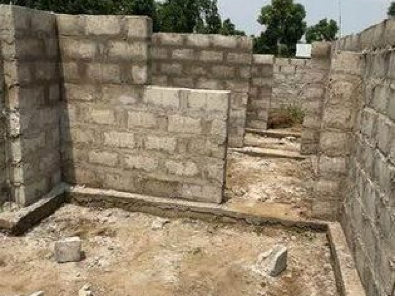 Double parcelle mise en vente avec une grande maison/☎️+243813138112