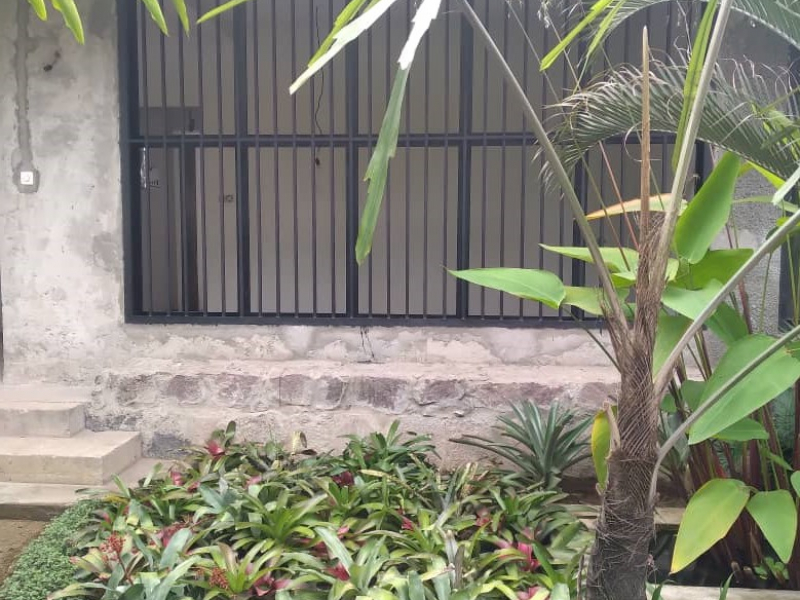 Belle maison sur un terrain de 450 m² nichée dans un environnement vert à vendre