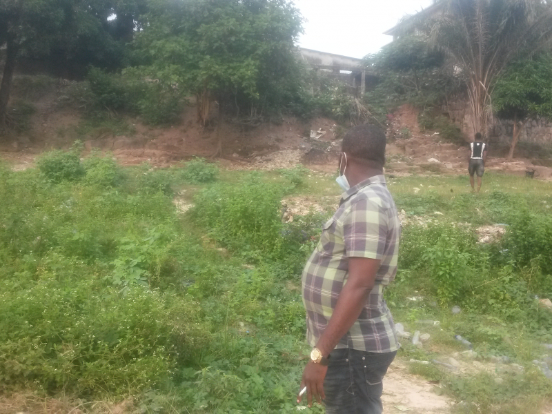 Terrain vide de 33 sur 16 à vendre à Mont Ngafula CPA