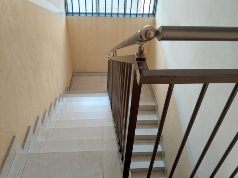 Parcelle en étage d'un niveaux avec 2 appartements mise en vente à bibwa C/nsele non loin de macadam