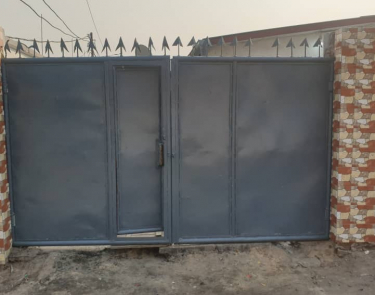 Parcelle mise en vente avec une grande maison à Binza ozone C/ngaliema