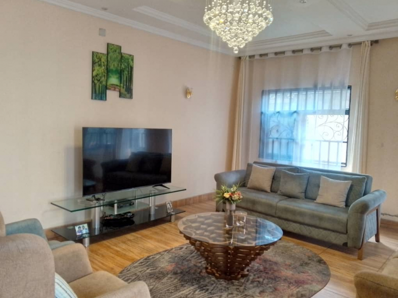 Parcelle en étage d'un niveaux avec 2 appartements mise en vente à bibwa C/nsele non loin de macadam