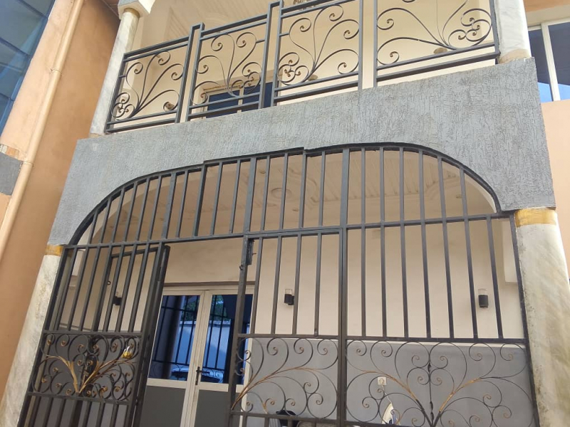 Parcelle en étage d'un niveaux avec 2 appartements mise en vente à bibwa C/nsele non loin de macadam