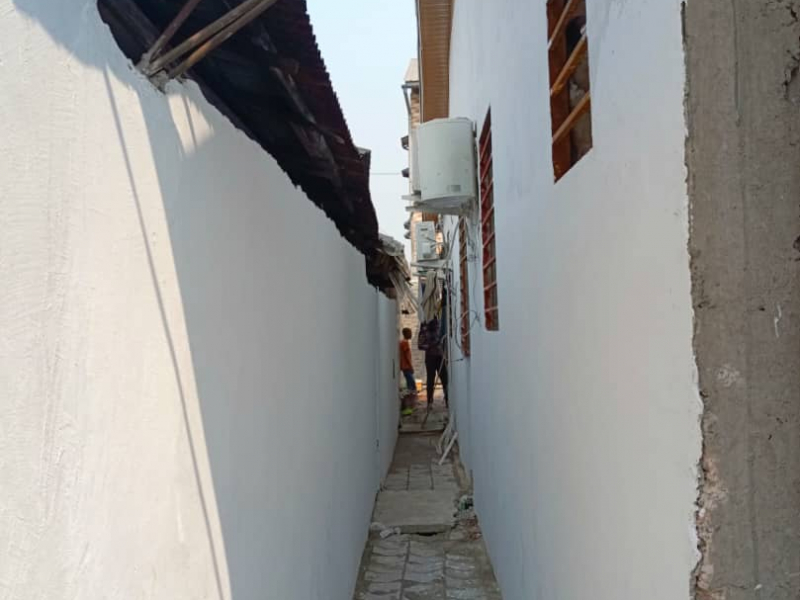 Vente d'une parcelle avec une grande maison à l'intérieur C/kalamu Q/MATONGE très bon emplacement