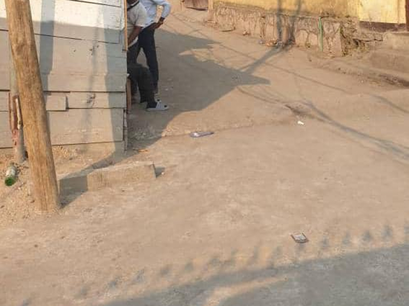 Parcelle mise en vente avec une grande maison à Binza ozone C/ngaliema