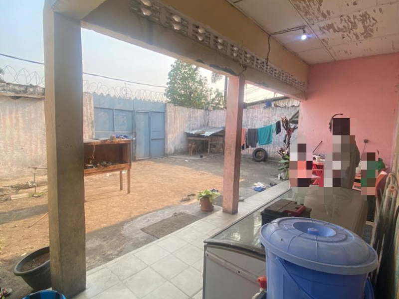 Parcelle avec une grande maison à vendre commune de ngaba