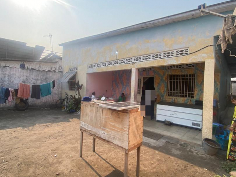 Parcelle avec une grande maison à vendre commune de ngaba