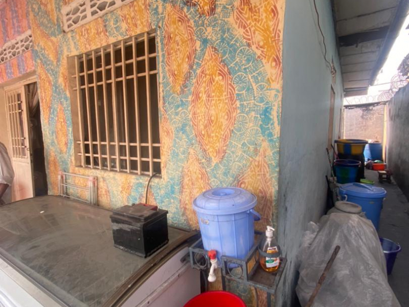 Parcelle avec une grande maison à vendre commune de ngaba