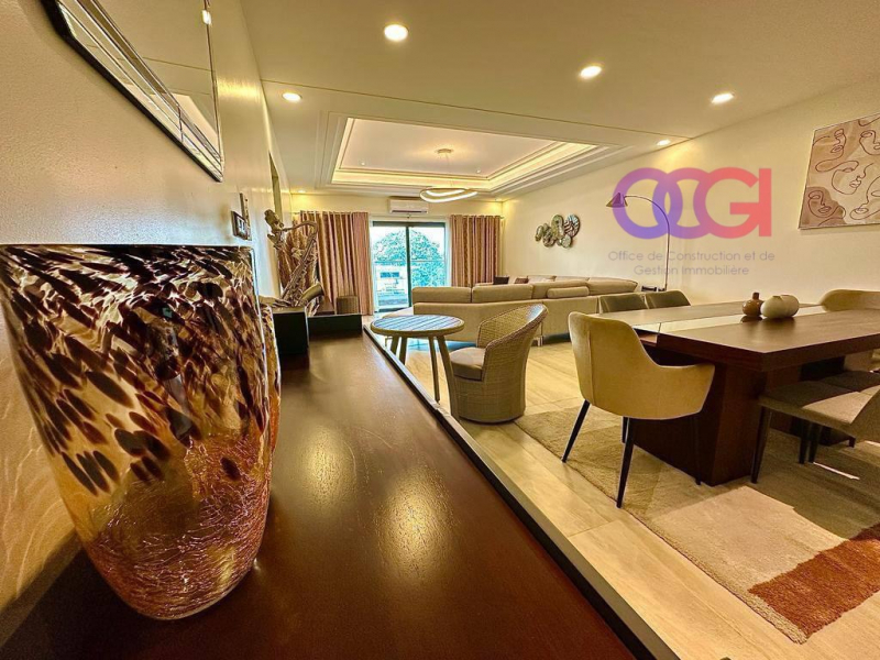 Appartement à vendre à Gombé Bon emplacement +243817958463 appel et WhatsApp