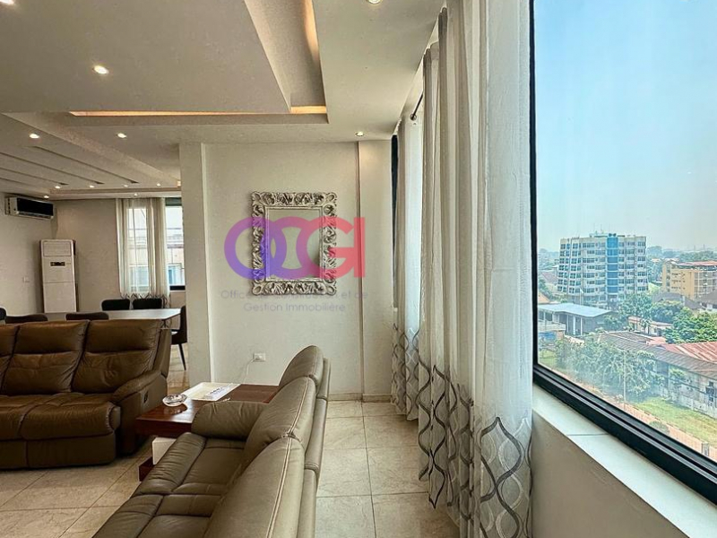 Appartement à louer à Gombé sur le boulevard +243817958463 appel et WhatsApp