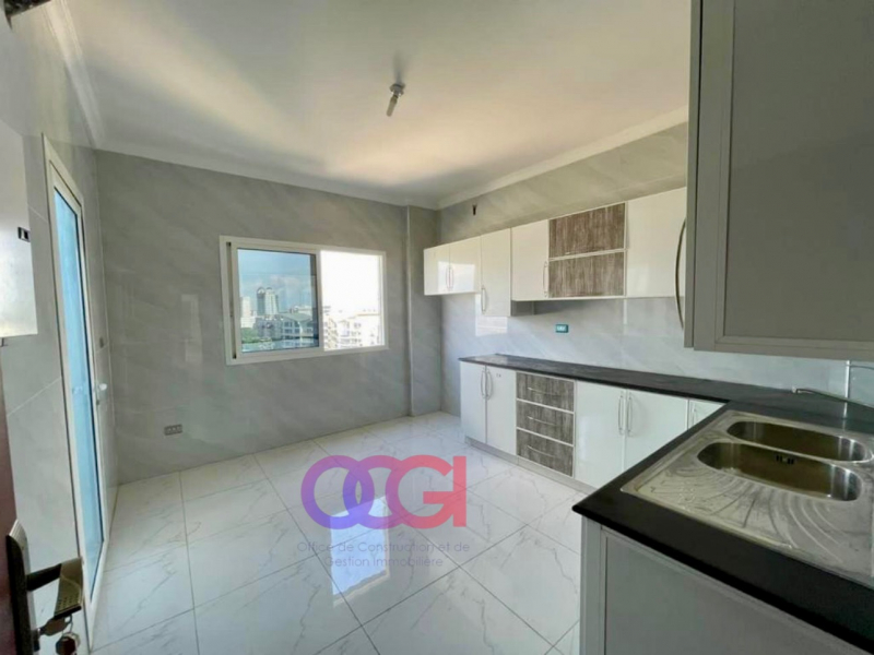 Appartement à vendre à Gombé Bon emplacement +243817958463