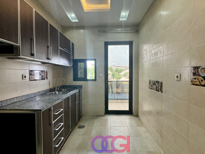 Appartement à louer à gombé bon emplacement  +243817958463