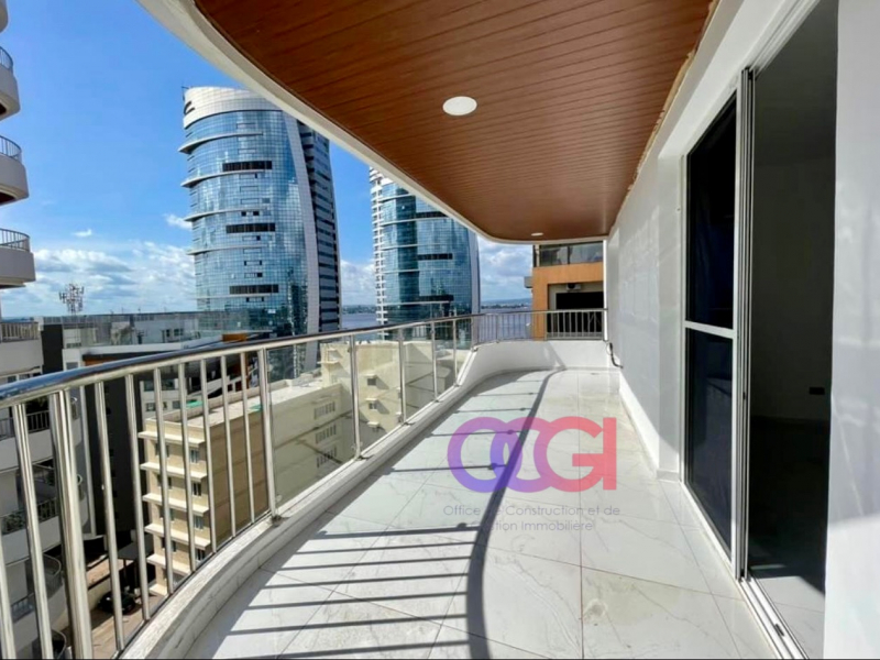 Appartement à vendre à Gombé Bon emplacement +243817958463