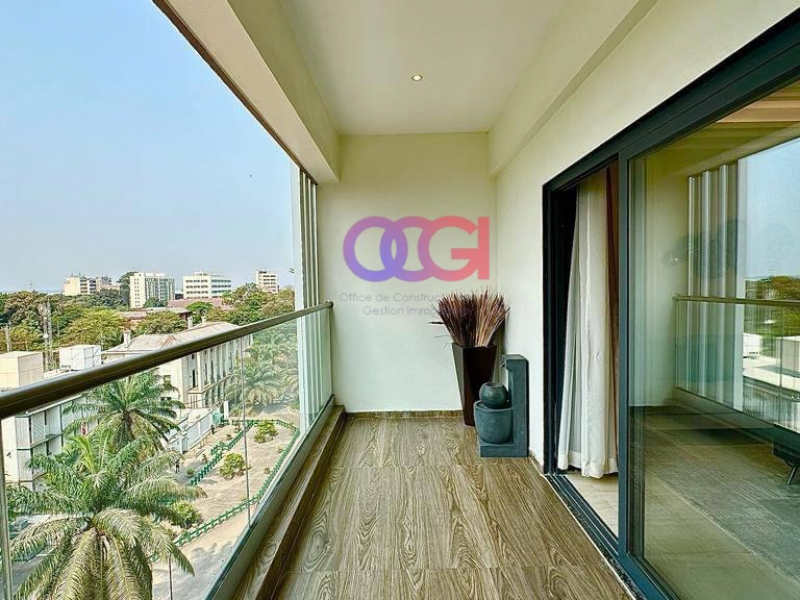 Appartement à vendre à Gombé Bon emplacement +243817958463 appel et WhatsApp