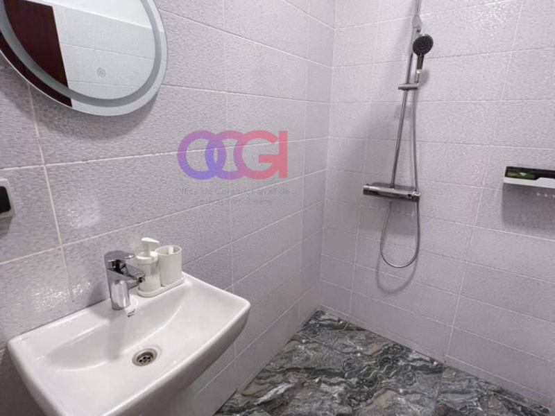 Appartement meublé à louer à Bandal sur principale +243817958463