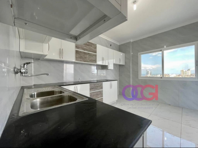 Appartement à vendre à Gombé Bon emplacement +243817958463