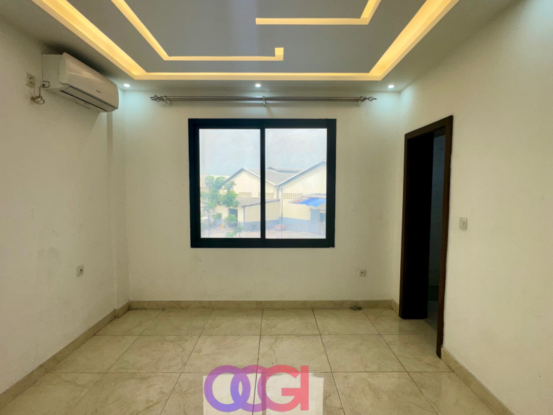 Appartement à louer à gombé bon emplacement  +243817958463