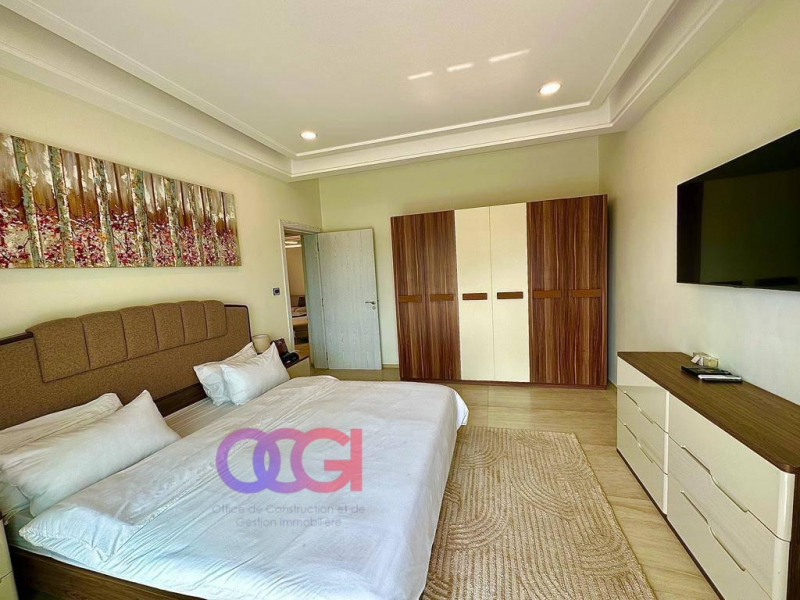 Appartement à vendre à Gombé Bon emplacement +243817958463 appel et WhatsApp