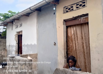 Parcelle à vendre dans la commune de la nsele précisément à terre jaune avec 3 portes de locataires