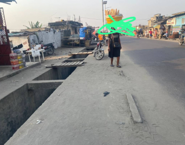 Parcelle à vendre sur macadam dans la commune de ngiri ngiri direction elengesa