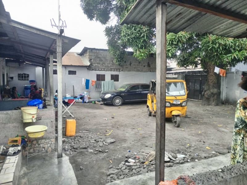 VENTE UNE GRANDE PARCELLE À NGIRI-NGIRI