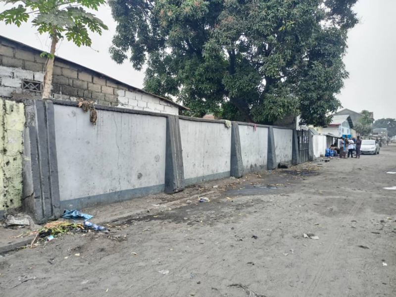 VENTE UNE GRANDE PARCELLE À NGIRI-NGIRI