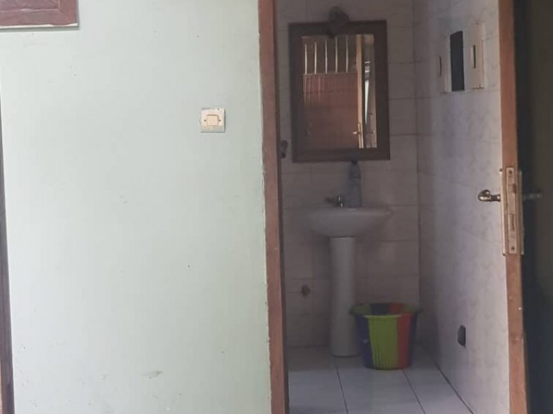 Vente parcelle contiennent plusieurs maisons à l'intérieur type locatif