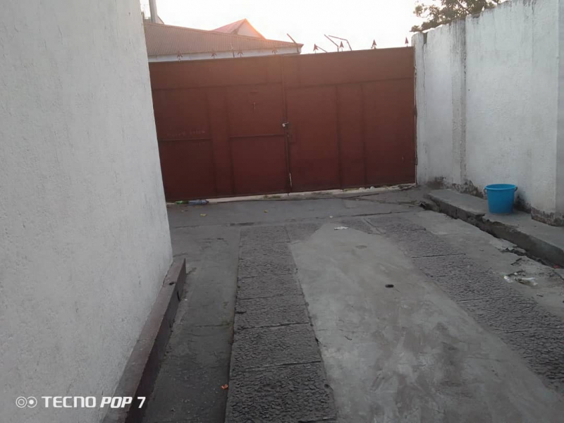 Une grande parcelle mise en vente dans la commune de Barumbu à Bon marché