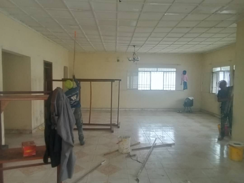 Parcelle à vendre Contiennent une grande maison à Limete 15 ème rué résidentiel motel fikin