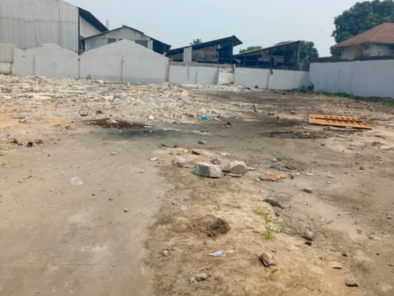 Espace mise en location à LIMETE sur petit boulevard