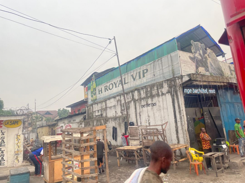 Vente d'une grande parcelle sur principale à LEMBA Super