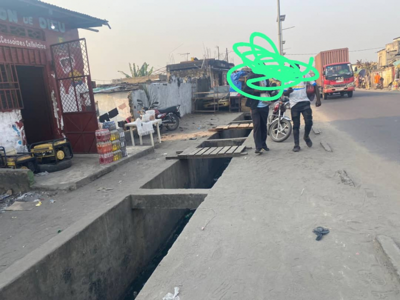 Parcelle à vendre sur macadam dans la commune de ngiri ngiri direction elengesa