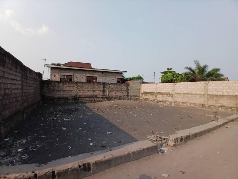 TERRAIN À VENDRE DANS LA COMMUNE DE LIMETE 1 ÈRE RUE INDUSTRIEL