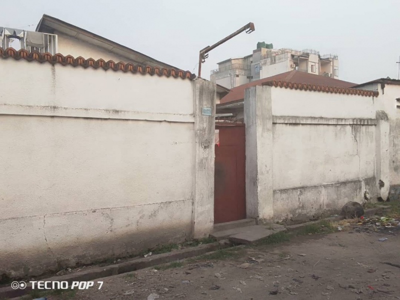 Une grande parcelle mise en vente dans la commune de Barumbu à Bon marché