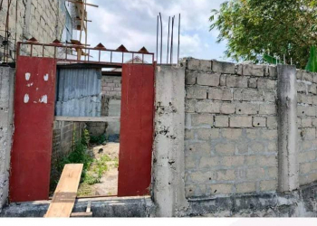 Terrain vide avec clôture mise en vente à LEMBA terminus