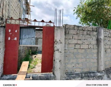 Terrain vide avec clôture mise en vente à LEMBA terminus