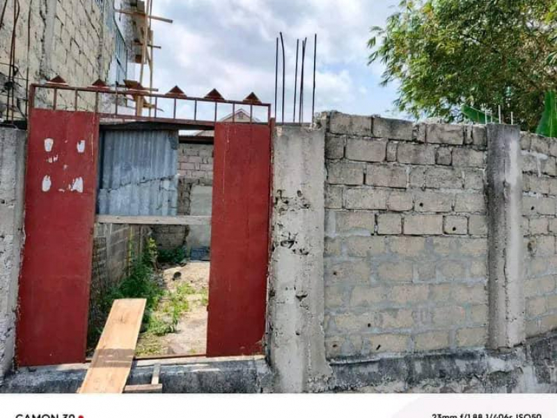 Terrain vide avec clôture mise en vente à LEMBA terminus