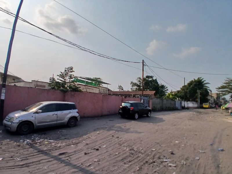 TERRAIN À VENDRE DANS LA COMMUNE DE LIMETE 1 ÈRE RUE INDUSTRIEL