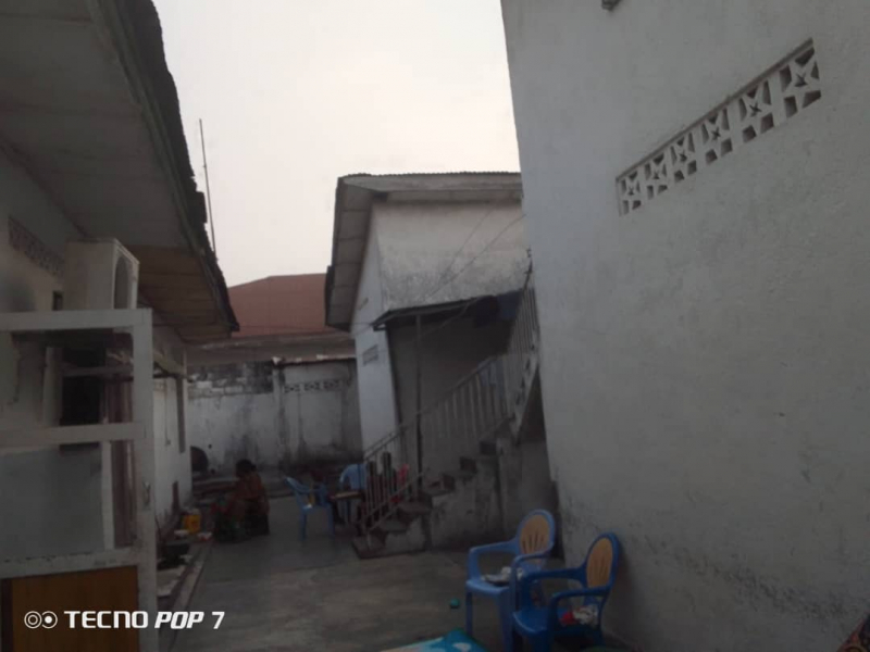 Une grande parcelle mise en vente dans la commune de Barumbu à Bon marché